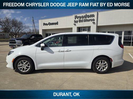 2023 Chrysler Voyager LX