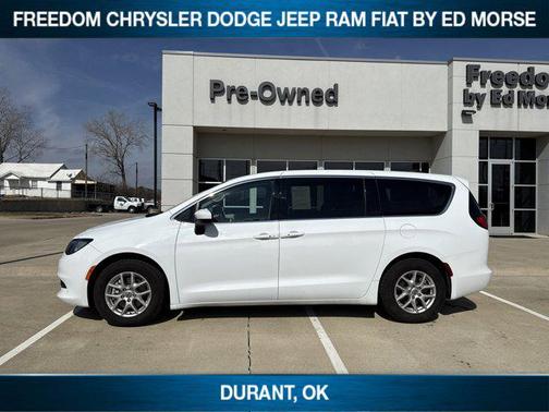 2023 Chrysler Voyager LX