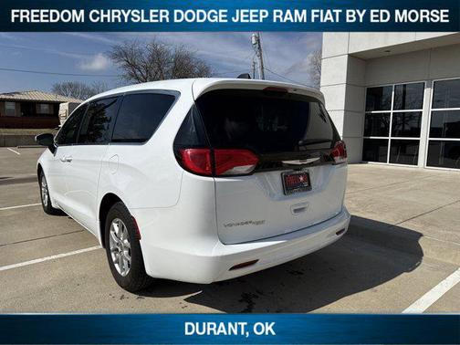 2023 Chrysler Voyager LX