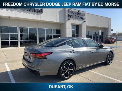2023 Nissan Altima SR FWD