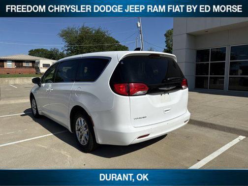 2023 Chrysler Voyager LX