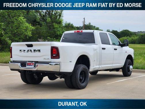 Bright White Clearcoat 2026 RAM 3500 Tradesman Crew Cab 4x4 8' Box