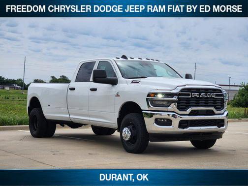 Bright White Clearcoat 2026 RAM 3500 Tradesman Crew Cab 4x4 8' Box