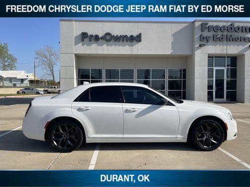 2023 Chrysler 300 Touring