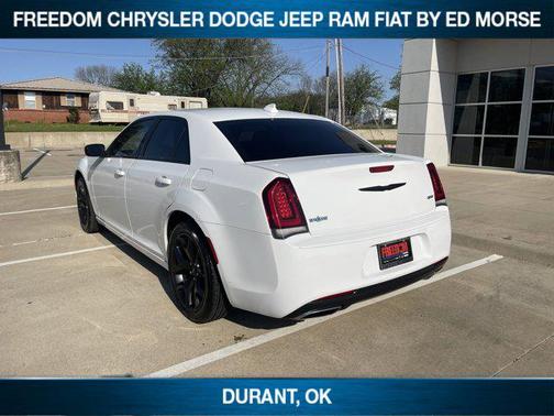 2023 Chrysler 300 Touring