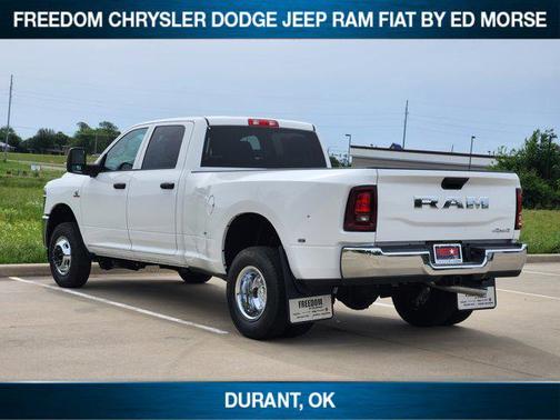 Bright White Clearcoat 2026 RAM 3500 Tradesman Crew Cab 4x4 8' Box