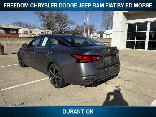 2023 Nissan Altima SR FWD