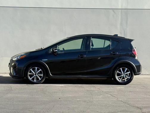 Black Sand Pearl 2018 Toyota Prius c Two