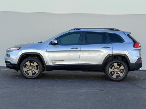 2017 Jeep Cherokee Sport