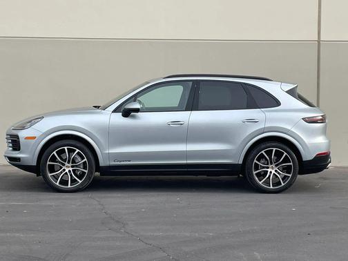 Dolomite Silver Metallic 2021 Porsche Cayenne Cayenne