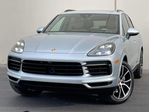 Dolomite Silver Metallic 2021 Porsche Cayenne Cayenne