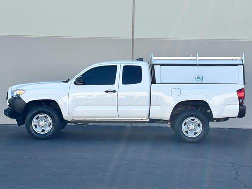 2022 Toyota Tacoma SR