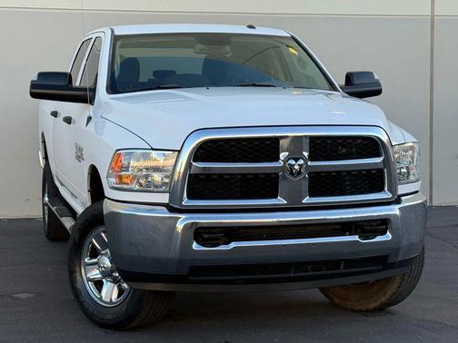 2017 RAM 2500 Tradesman Crew Cab 4x4 6'4' Box