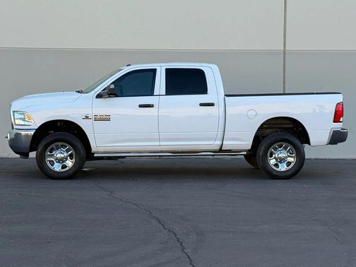2017 RAM 2500 Tradesman Crew Cab 4x4 6'4' Box