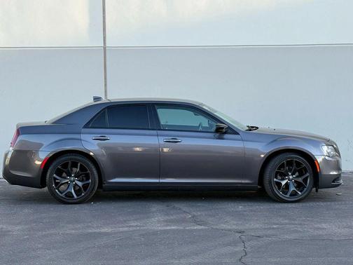 2021 Chrysler 300 Touring