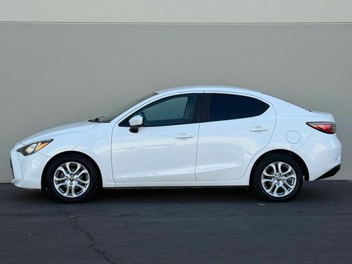 Frost 2017 Toyota Yaris iA Base