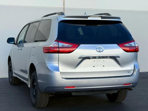 2020 Toyota Sienna Limited Premium