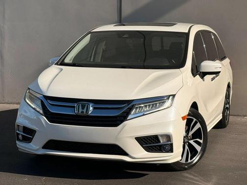 White Diamond Pearl 2019 Honda Odyssey Elite