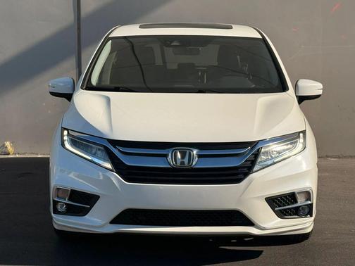 White Diamond Pearl 2019 Honda Odyssey Elite