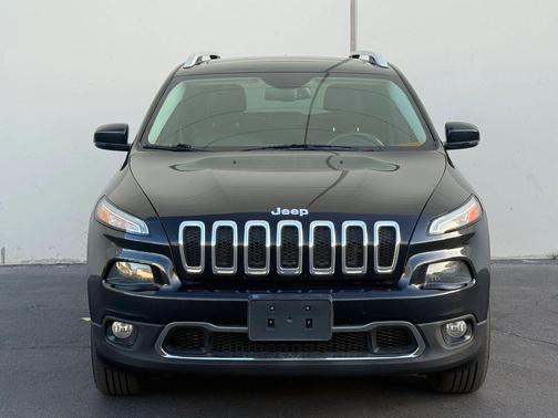 Brilliant Black Crystal Pearlcoat 2014 Jeep Cherokee Sport