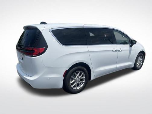2025 Chrysler Pacifica L