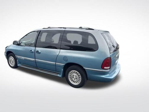 1996 Chrysler Town & Country Base