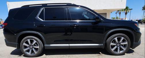 Crystal Black Pearl 2024 Honda Pilot Touring 8-Passenger