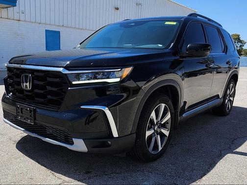 Crystal Black Pearl 2024 Honda Pilot Touring 8-Passenger