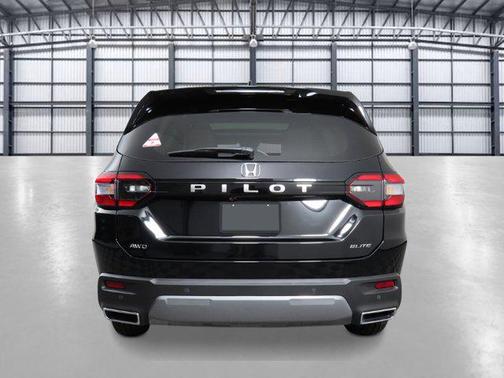 CRYSTAL BLACK 2026 Honda Pilot Elite