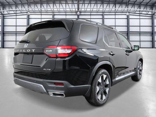 CRYSTAL BLACK 2026 Honda Pilot Elite