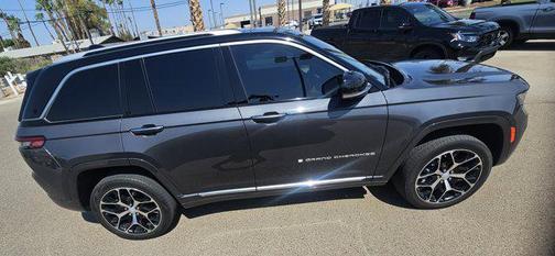 2022 Jeep Grand Cherokee Summit