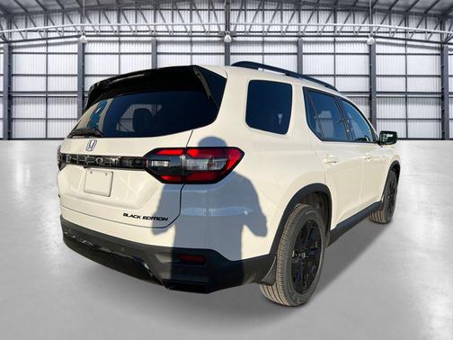 Platinum White Pearl 2026 Honda Pilot Black Edition