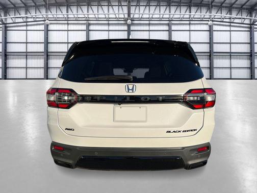 Platinum White Pearl 2026 Honda Pilot Black Edition