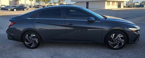 2024 Hyundai ELANTRA Limited