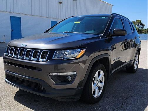 Granite Crystal Metallic Clearcoat 2018 Jeep Compass Latitude
