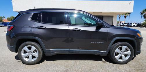 Granite Crystal Metallic Clearcoat 2018 Jeep Compass Latitude