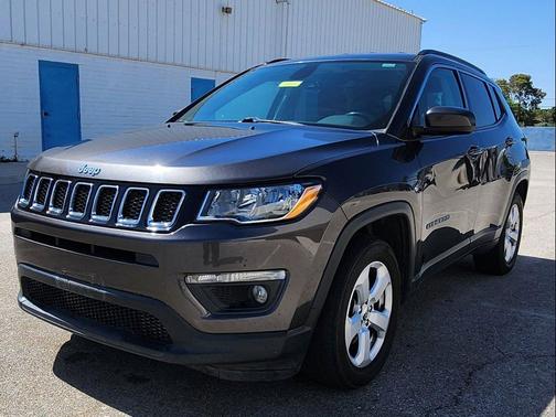 Granite Crystal Metallic Clearcoat 2018 Jeep Compass Latitude