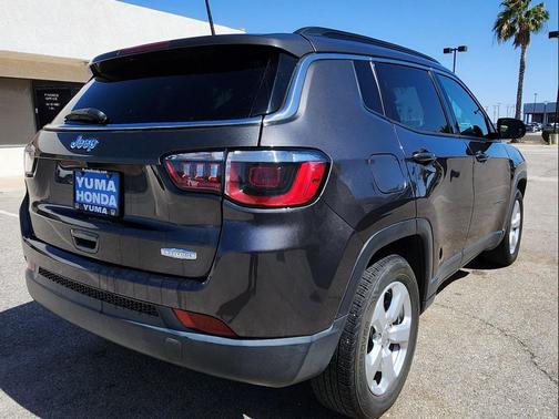 Granite Crystal Metallic Clearcoat 2018 Jeep Compass Latitude