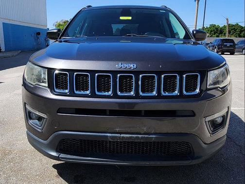 Granite Crystal Metallic Clearcoat 2018 Jeep Compass Latitude