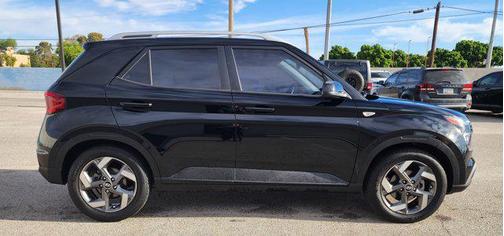 2022 Hyundai VENUE SEL