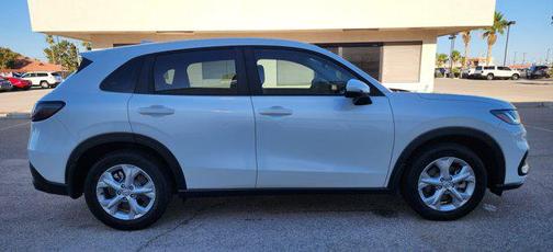 Platinum White Pearl 2023 Honda HR-V LX