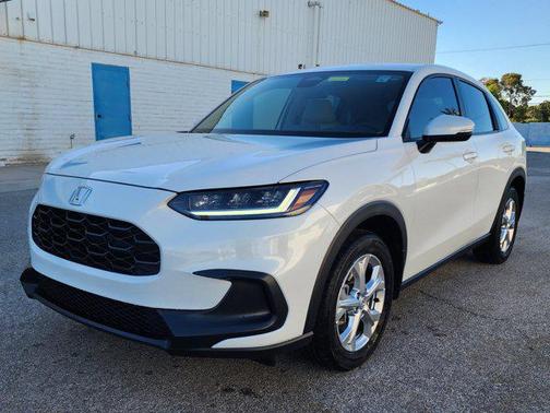 Platinum White Pearl 2023 Honda HR-V LX