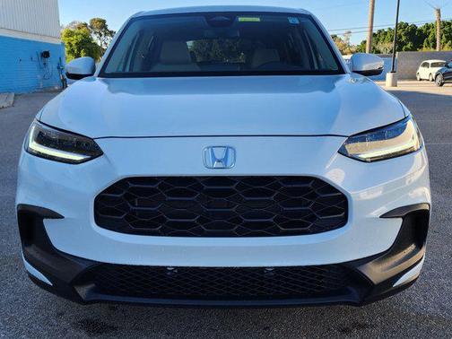 Platinum White Pearl 2023 Honda HR-V LX