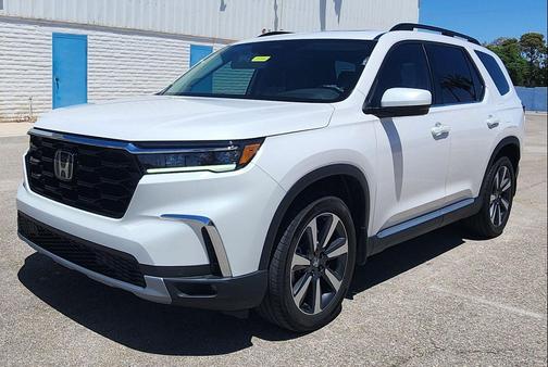 Platinum White Pearl 2025 Honda Pilot Touring 8-Passenger