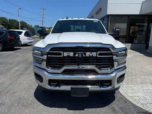 Bright White Clearcoat 2026 RAM 3500 Tradesman 4x4 Crew Cab 64 Box
