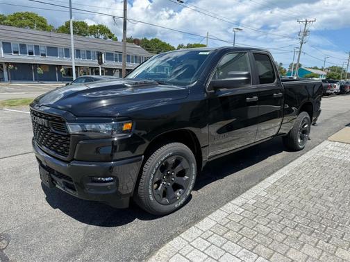 Diamond Black Crystal Pearlcoat 2026 RAM 1500 Express