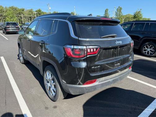 2022 Jeep Compass Latitude Lux