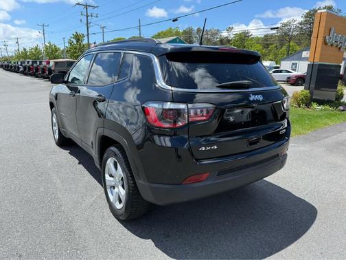 Diamond Black Crystal Pearlcoat 2021 Jeep Compass Latitude