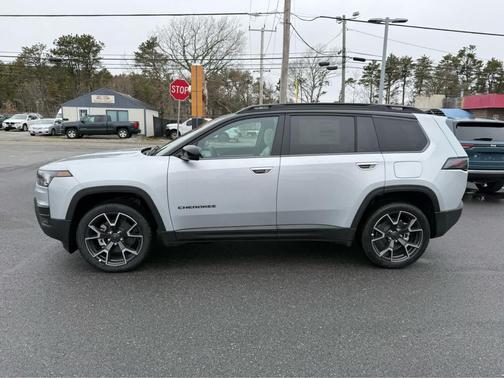 silver zynith clearcoat 2026 Jeep Cherokee Overland