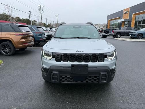silver zynith clearcoat 2026 Jeep Cherokee Overland